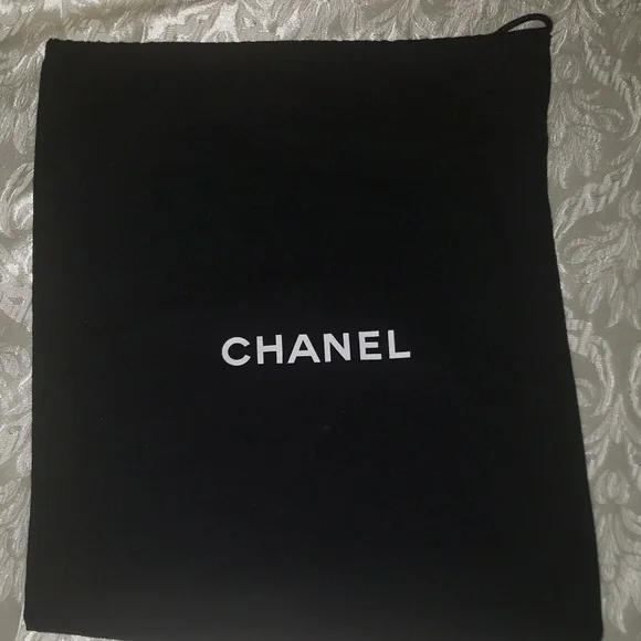 Chanel Quilted Patent Longwallet - Picture 14 of 15